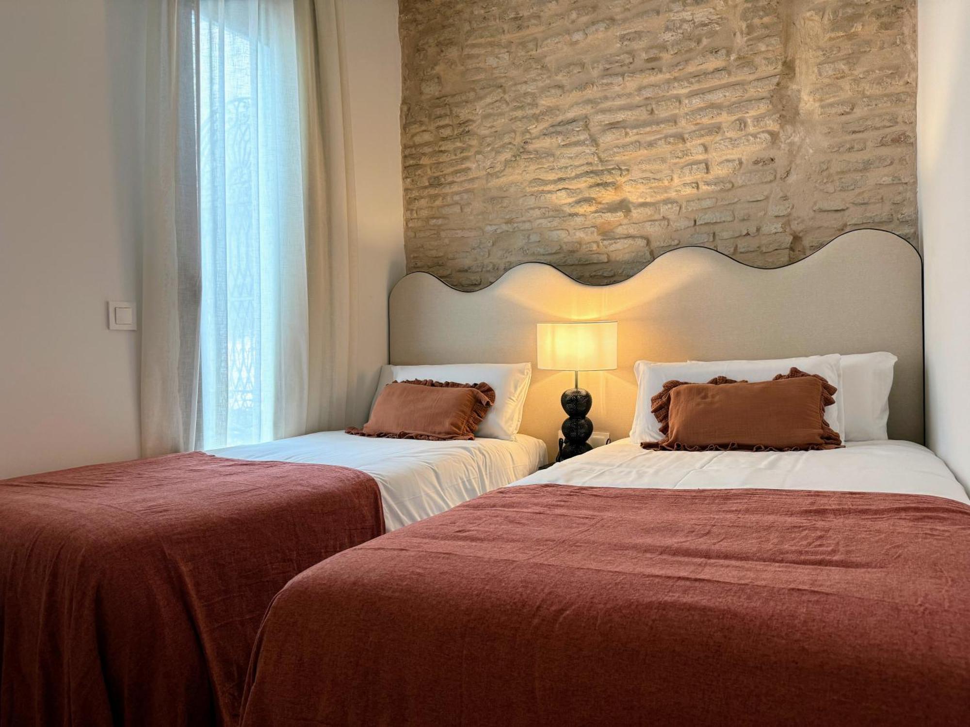 Redes Royale Apartments By Misterhost Sevilla Bagian luar foto